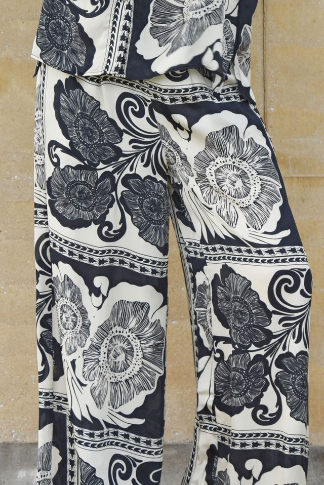 Kick Pleat Pant